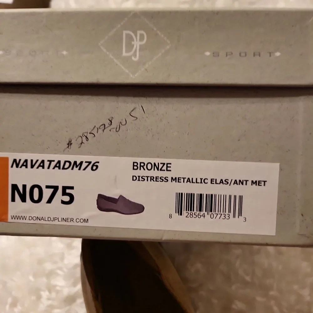 Brand new in original box sport Donald j pliner made in the mtns of Italy.